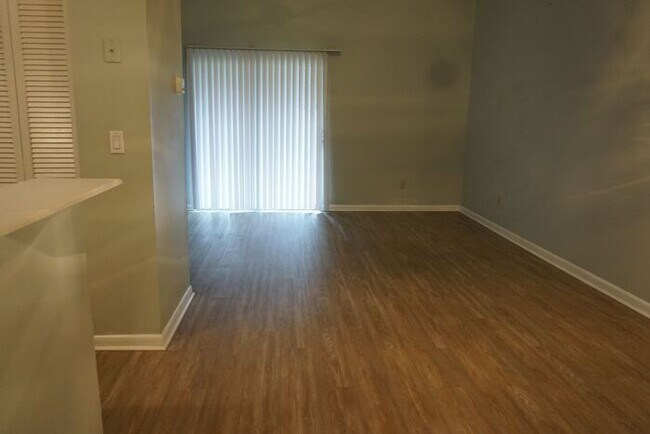 Building Photo - 2 Bedroom 2 Bathroom End Unit Townhome Close to NAS. No additional fees