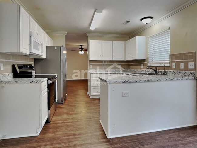 Building Photo - 1405 Randall Park Dr