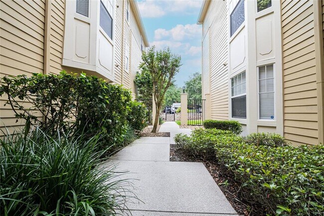 Foto del edificio - 413 Summit Ridge Pl