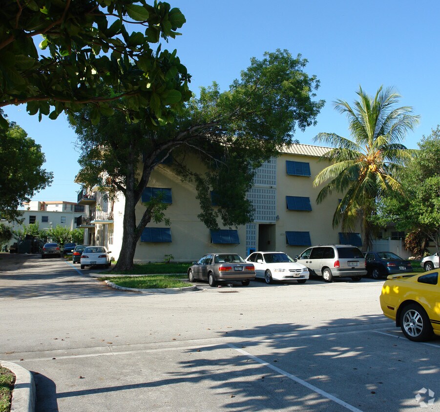2270 NE 171st ¡St - 2270 NE 171st St