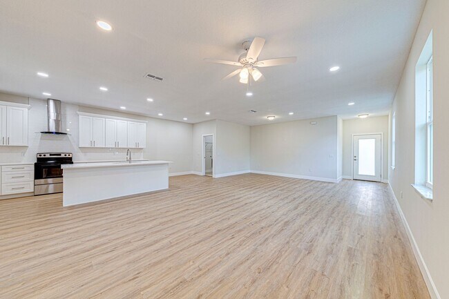 Foto del edificio - 231 N Pine Ave