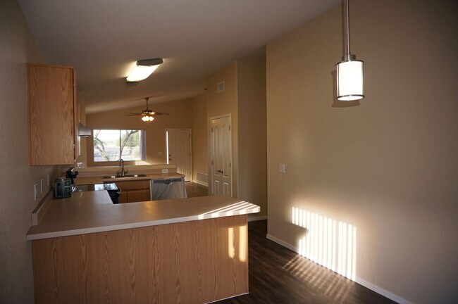 Building Photo - 2201 S Saint Suzanne Dr