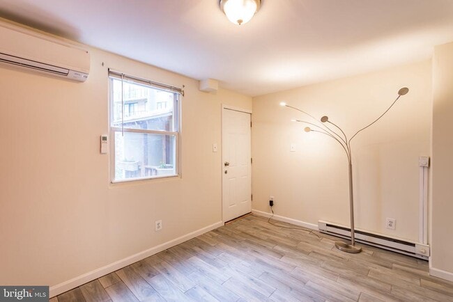 Building Photo - 211 W Stiles St
