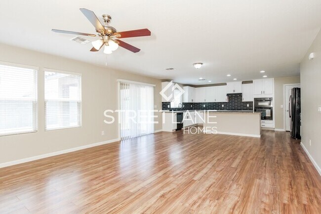 Building Photo - REDUCED!