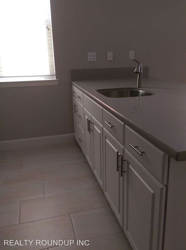 Building Photo - Studio, 1 bath House - 5209 Maddux Way Unit A