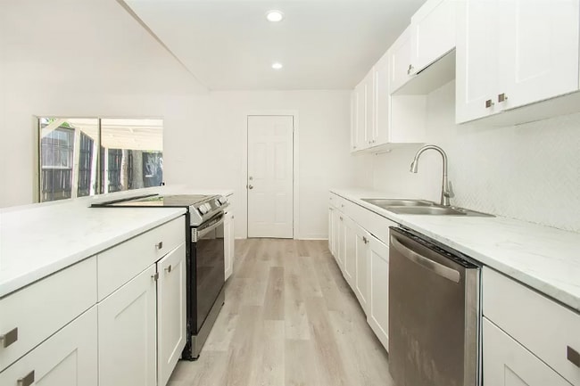 Building Photo - 3057 Dothan Ln