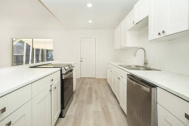 Foto del edificio - 3057 Dothan Ln