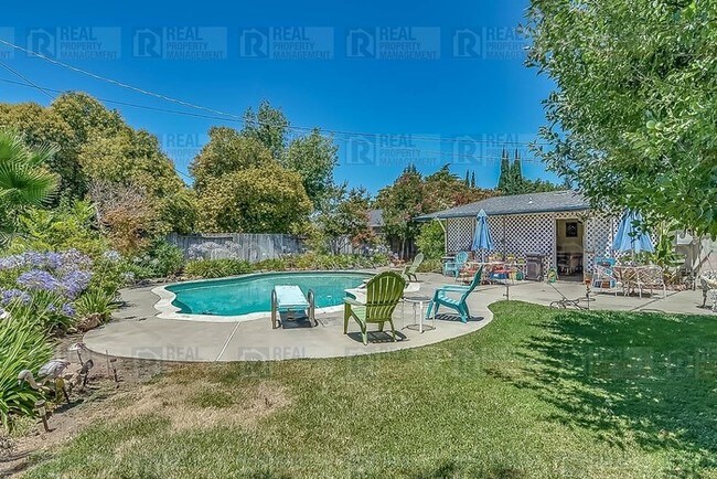 Building Photo - Stockton 3 Bedroom 2 Bath Home with "POOL"