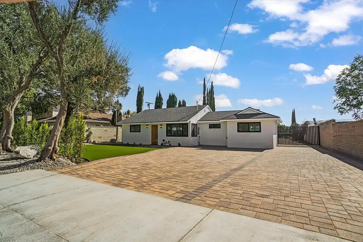 Foto principal - 21330 Lemarsh St