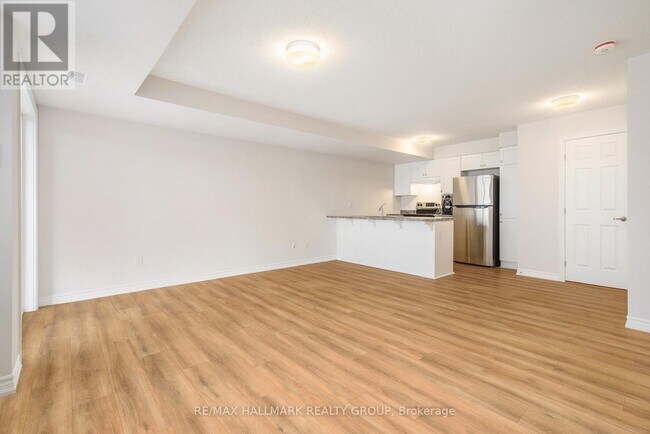 Building Photo - 290 Zenith Private