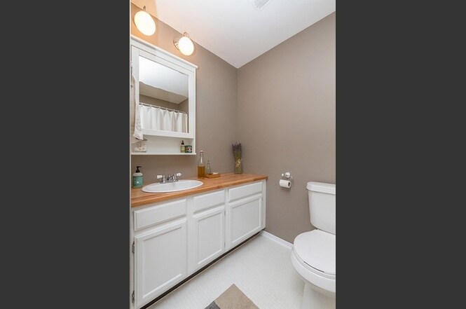 Large vanity with storage - 1426 Stonebridge Circle