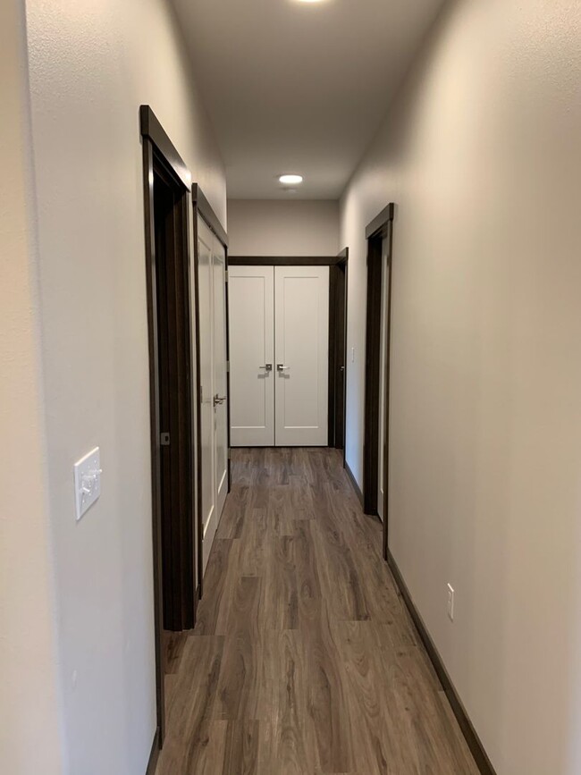 Building Photo - Beautiful 3 Bed 2 Bath Rambler