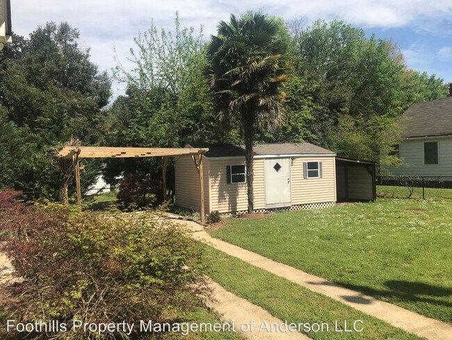 Building Photo - 3 br, 2 bath House - 220 Moultire Square