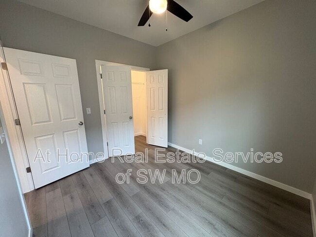 Building Photo - 4930 W Minota St