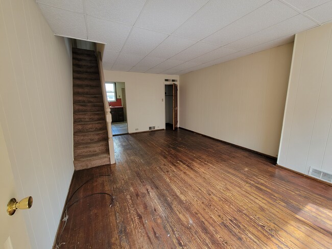 Building Photo - 1825 Daly St