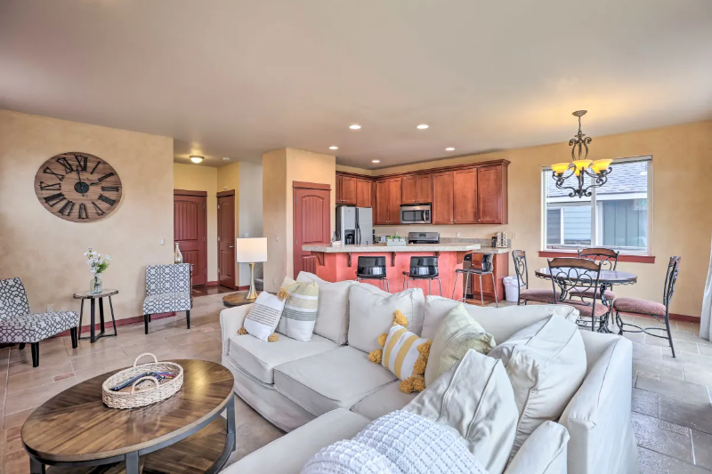 Foto principal - 871 NE Locksley Dr