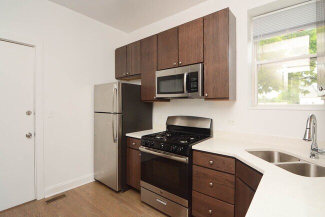 Foto del edificio - 2814 N Troy St