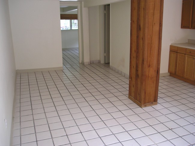 Interior Photo - 7 Sunset Rd