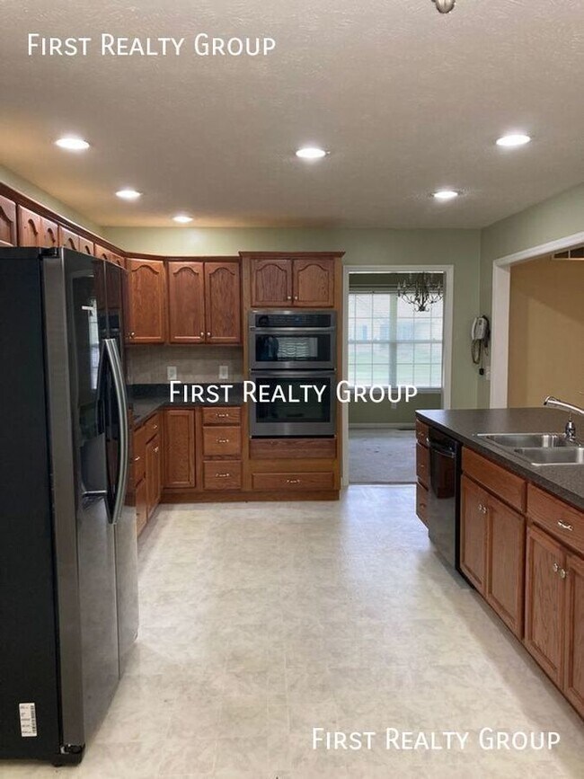 Building Photo - Very Nice 2 Bedroom, 3 Bathroom Home for R...