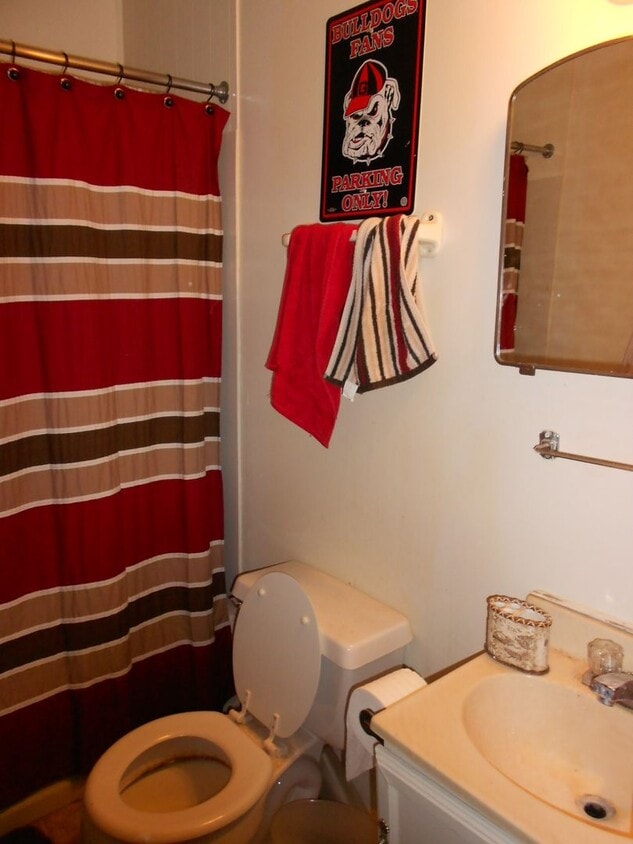 Foto del edificio - 3 BR, 1 BA