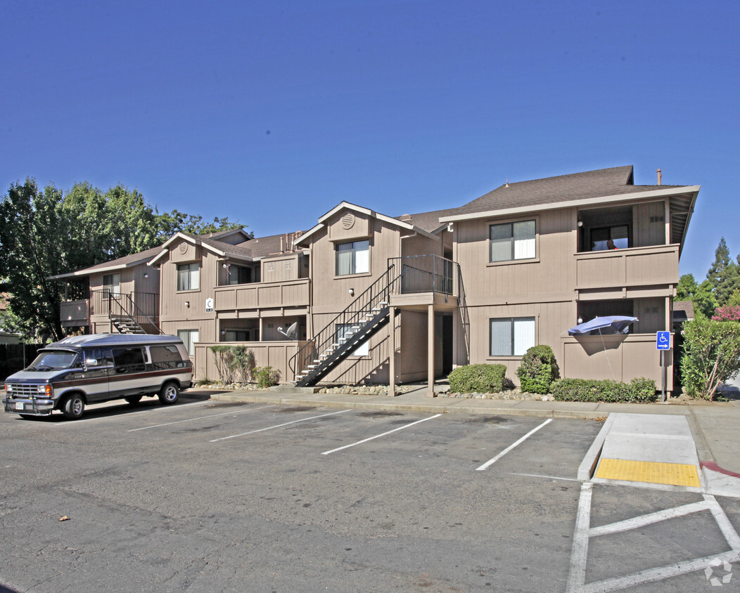 Foto principal - Canyon Oaks Apartments