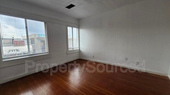 Building Photo - 139 W Yosemite Ave