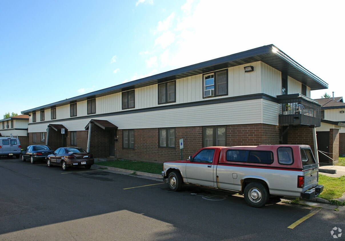 Primary Photo - 618-624 Roosevelt Ave