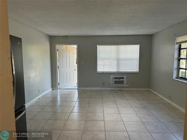 Building Photo - 5301 NW 18th Pl