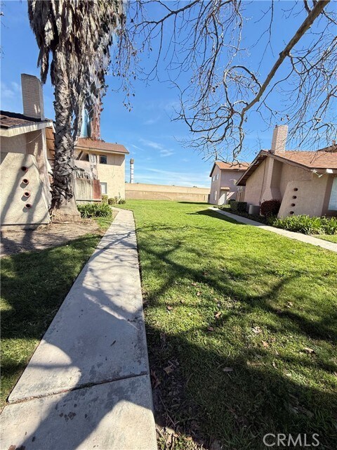 Foto del edificio - 15161 Monterey Ave