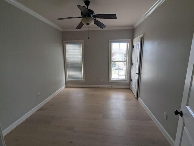 Building Photo - Very Nice 2 Bedroom Condo - Great Location...