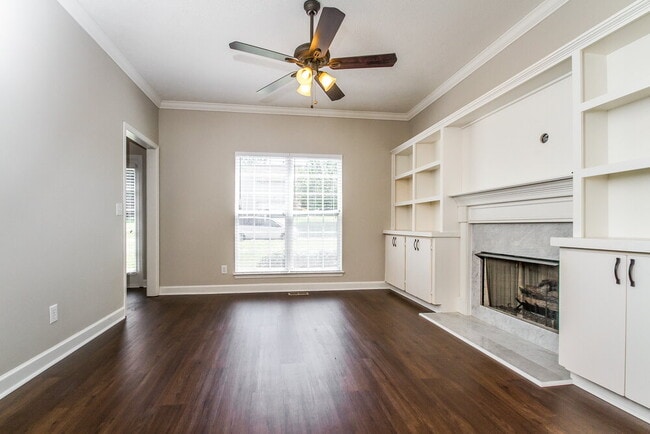 Foto del edificio - 1114 Poplar Hollow Dr