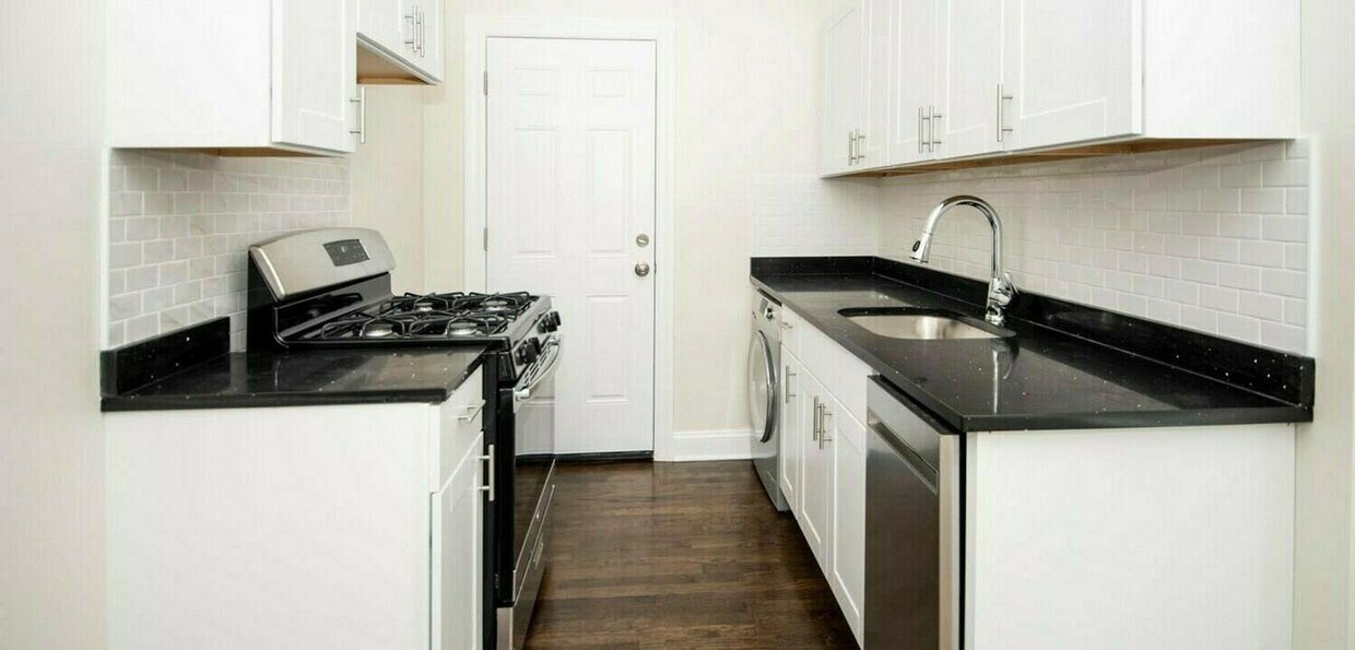 Photo - 3817 North Greenview Avenue #1W