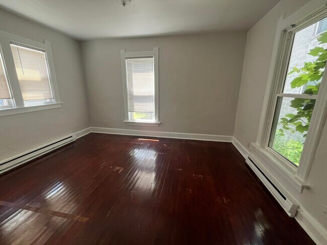 Foto del edificio - 2033 N Cambridge Ave