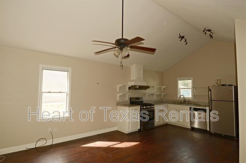 Foto principal - 2821 1/2 Columbus Avenue