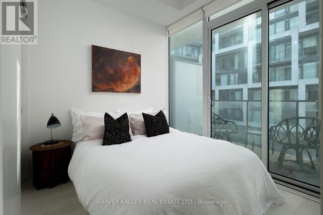 Photo du bâtiment - 8 Hillsdale Ave E