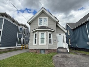 Building Photo - 614 N Mcbride St