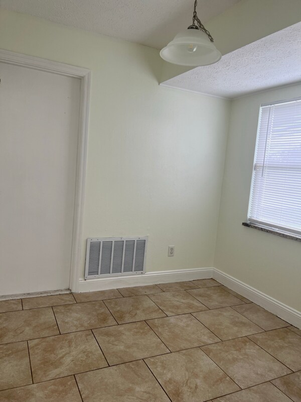 Foto del edificio - 8622 Brackenwood Dr