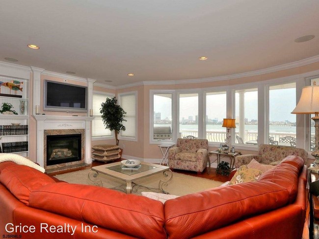 Building Photo - Studio, 4.5 bath House - 40 Ocean Drive West