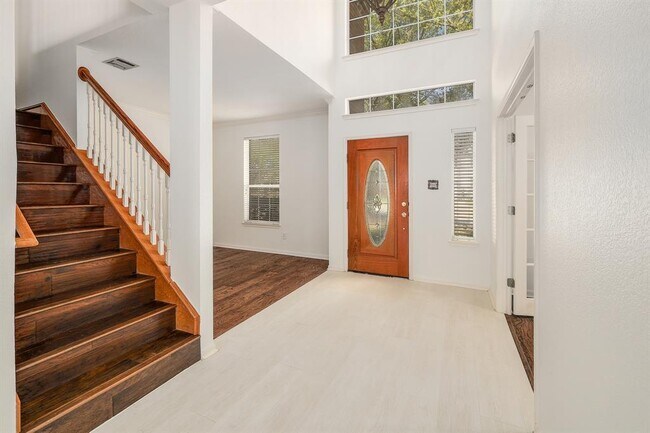 Foto del edificio - 2023 Wood Glen Dr