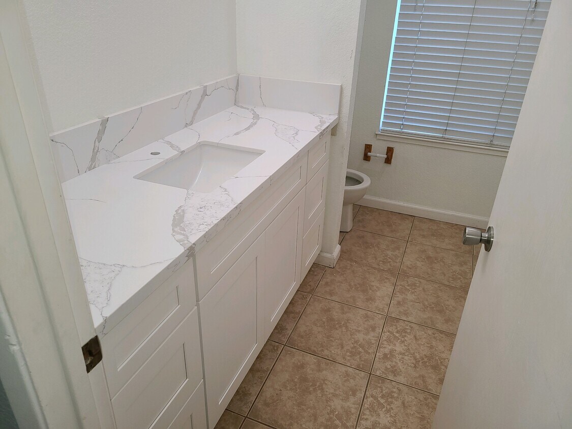 Main Bathroom - 8951 Rancho Grande Ct