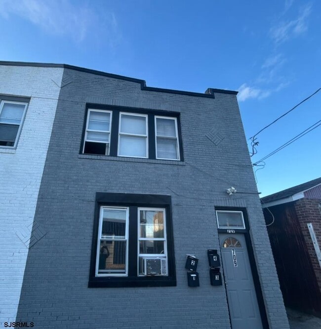 Building Photo - 709 Adriatic Ave