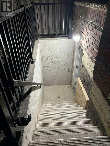 Photo du bâtiment - 583 Queen Mary Dr