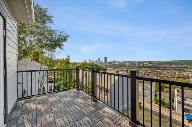 Building Photo - Fully Renovated 3 Bed, 2 Bath in South Sid...