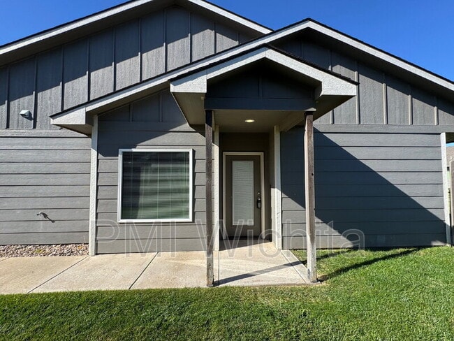 Building Photo - 5542 N Edwards