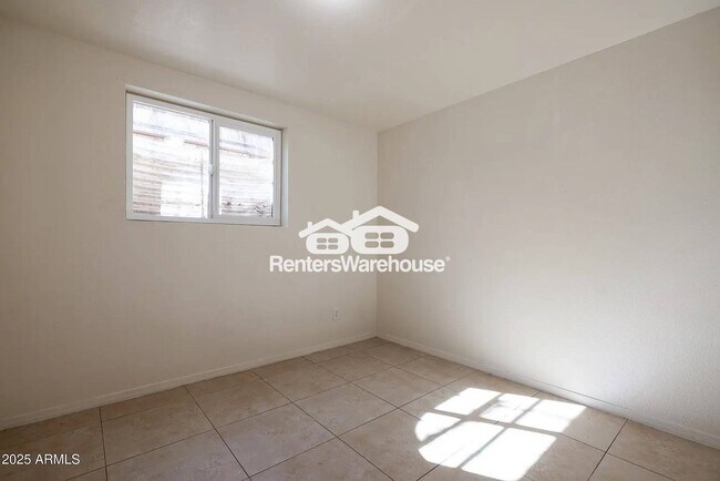 Building Photo - 325 S Pioneer