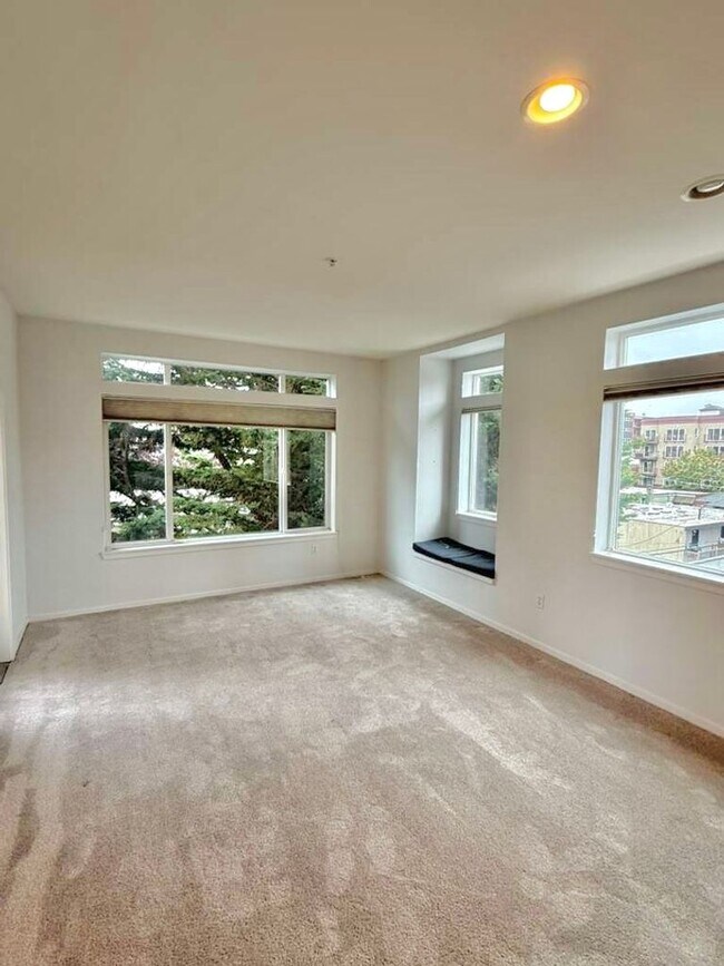 Photo - Beautiful 1-Bedroom Condo on Capitol Hill ...