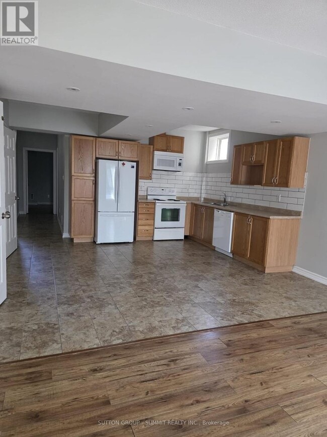 Building Photo - 329 Edgehill Dr