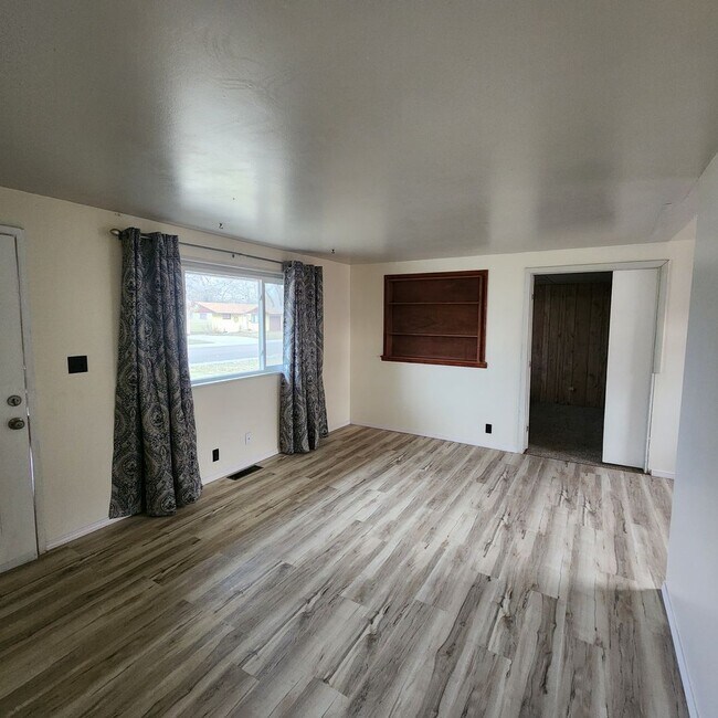 Foto del edificio - Westside 3 Bed 1 Bath One Level Home