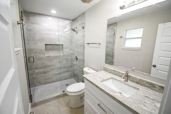 Foto del edificio - 4 bedroom / 3 bath in Irving