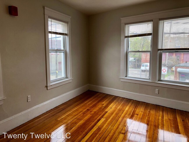 Building Photo - 710 Cranston St